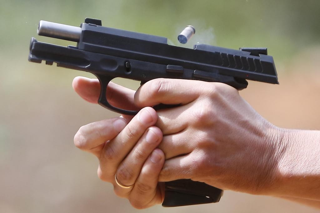 Posse de arma: leia pontos a favor e contra o novo decreto, de acordo com políticos e especialistas